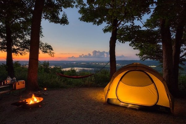 Quels sont les avantages du camping pour les vacances ?