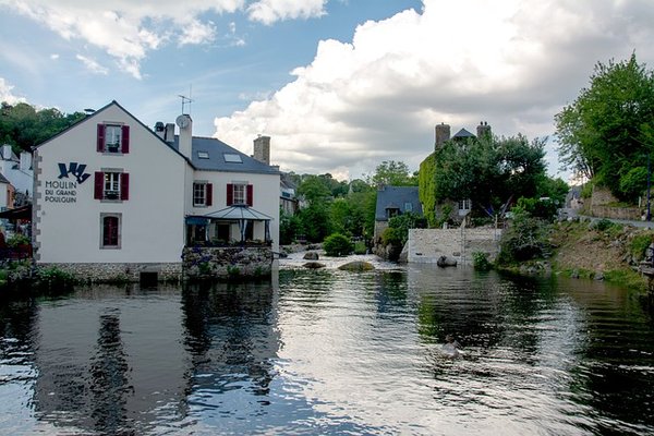 Découvrez le camping à Pont-Aven et la plage la plus proche pour vos vacances idéales