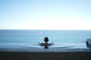 La détente dans la  piscine
