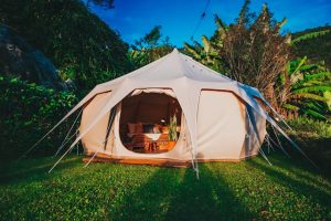 Les sites de camping en Vendée avec des emplacements ombragés et des services modernes